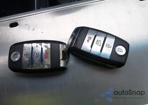 2016 Kia Sorento 3.3L Sx z USA, uszkodzony, nr VIN 5XYPK4A54GG037681